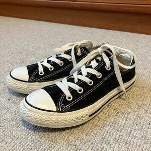 EUC Converse All Star Sneakers Size 1.5